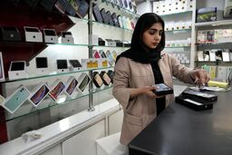 قیمت این گوشی سامسونگ به نیم میلیارد تومان نزدیک شد!
